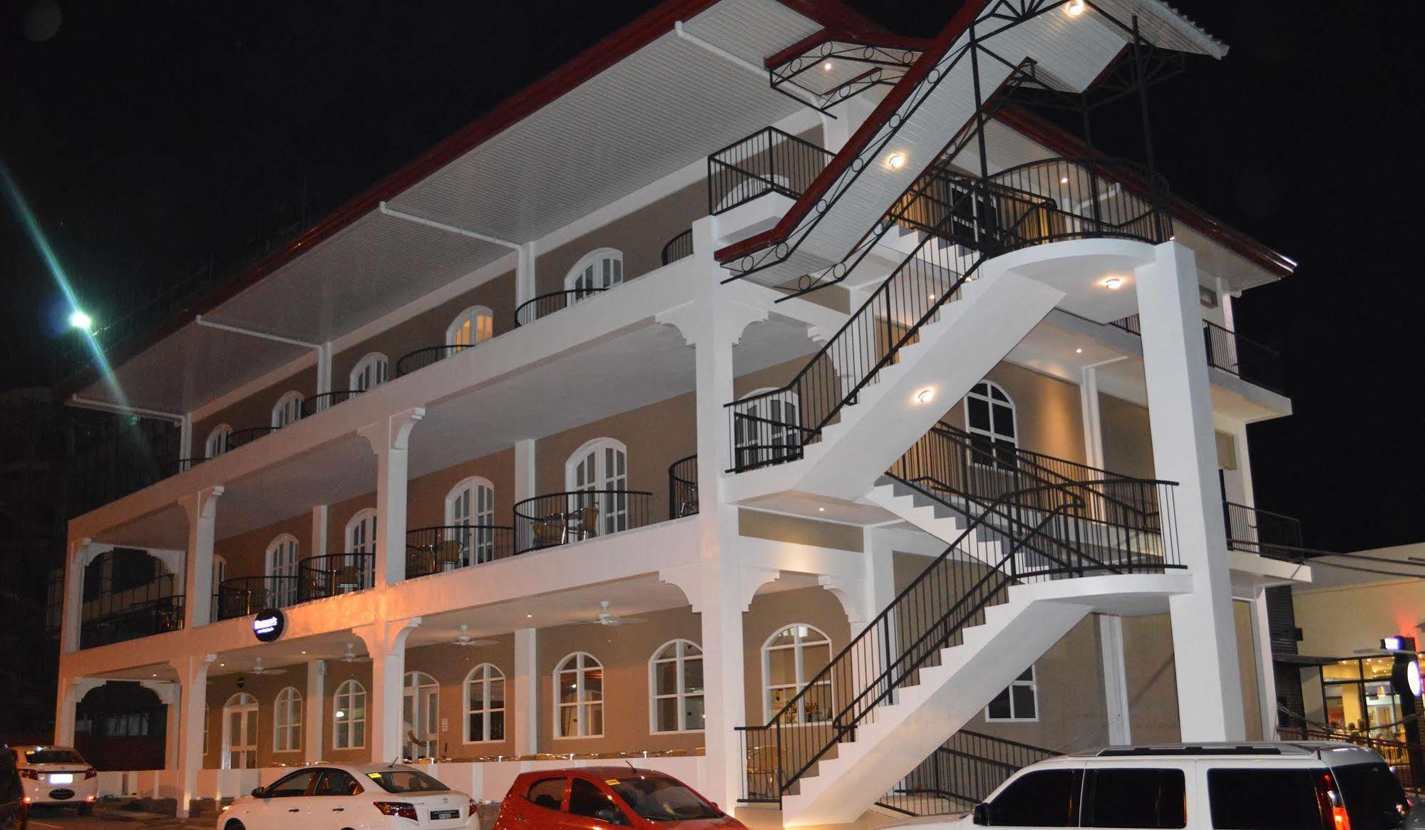 Kingsley'S Hotel And Gastro Pub Mabalacat المظهر الخارجي الصورة