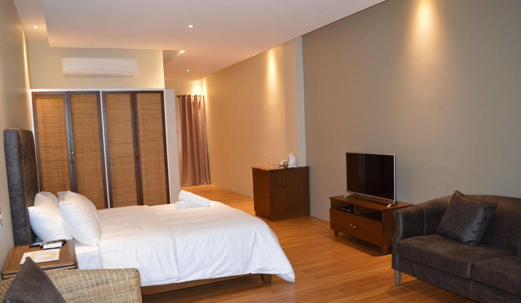 Kingsley'S Hotel And Gastro Pub Mabalacat المظهر الخارجي الصورة
