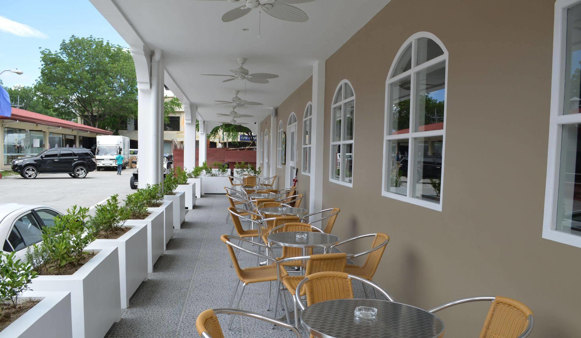 Kingsley'S Hotel And Gastro Pub Mabalacat المظهر الخارجي الصورة