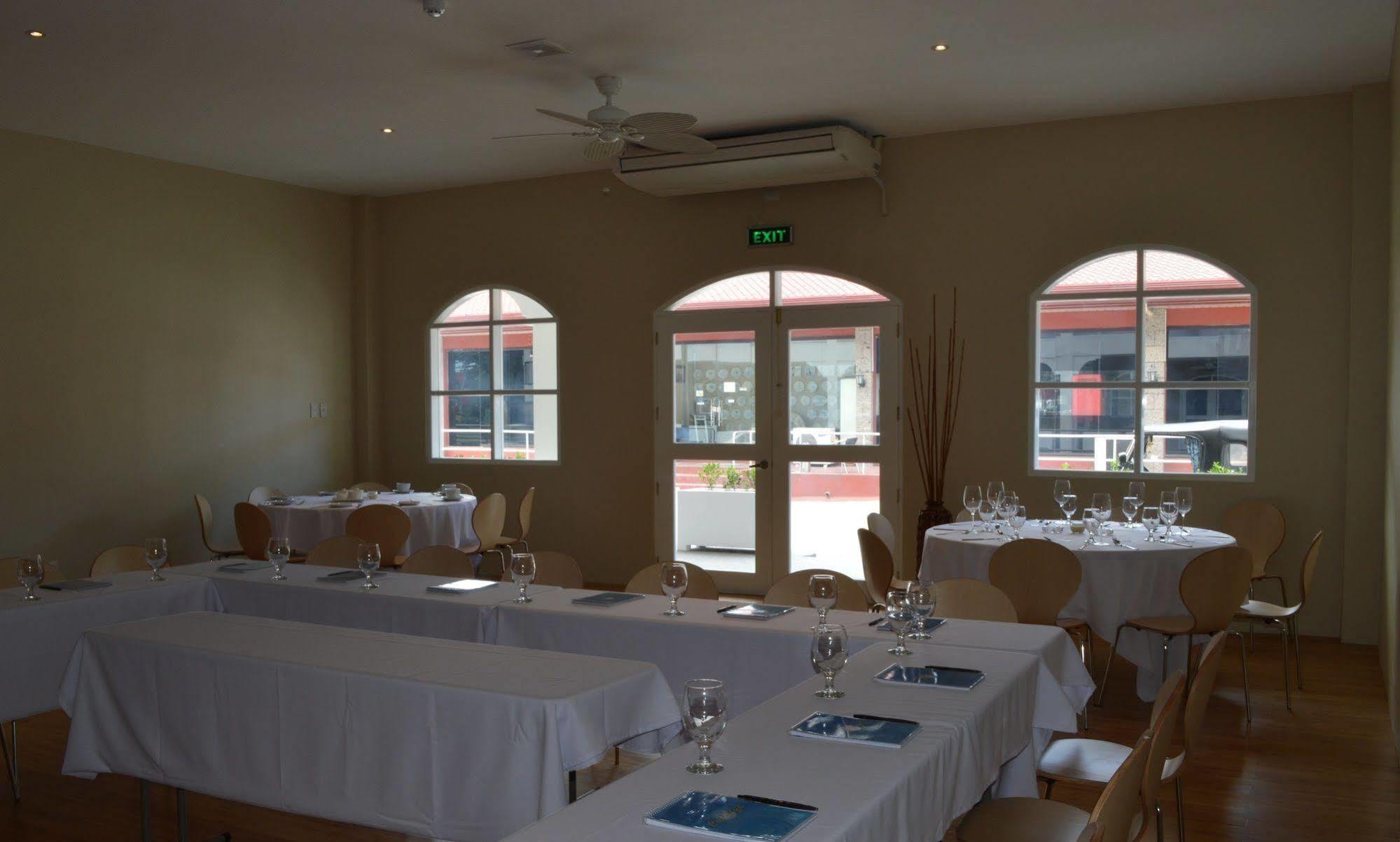 Kingsley'S Hotel And Gastro Pub Mabalacat المظهر الخارجي الصورة
