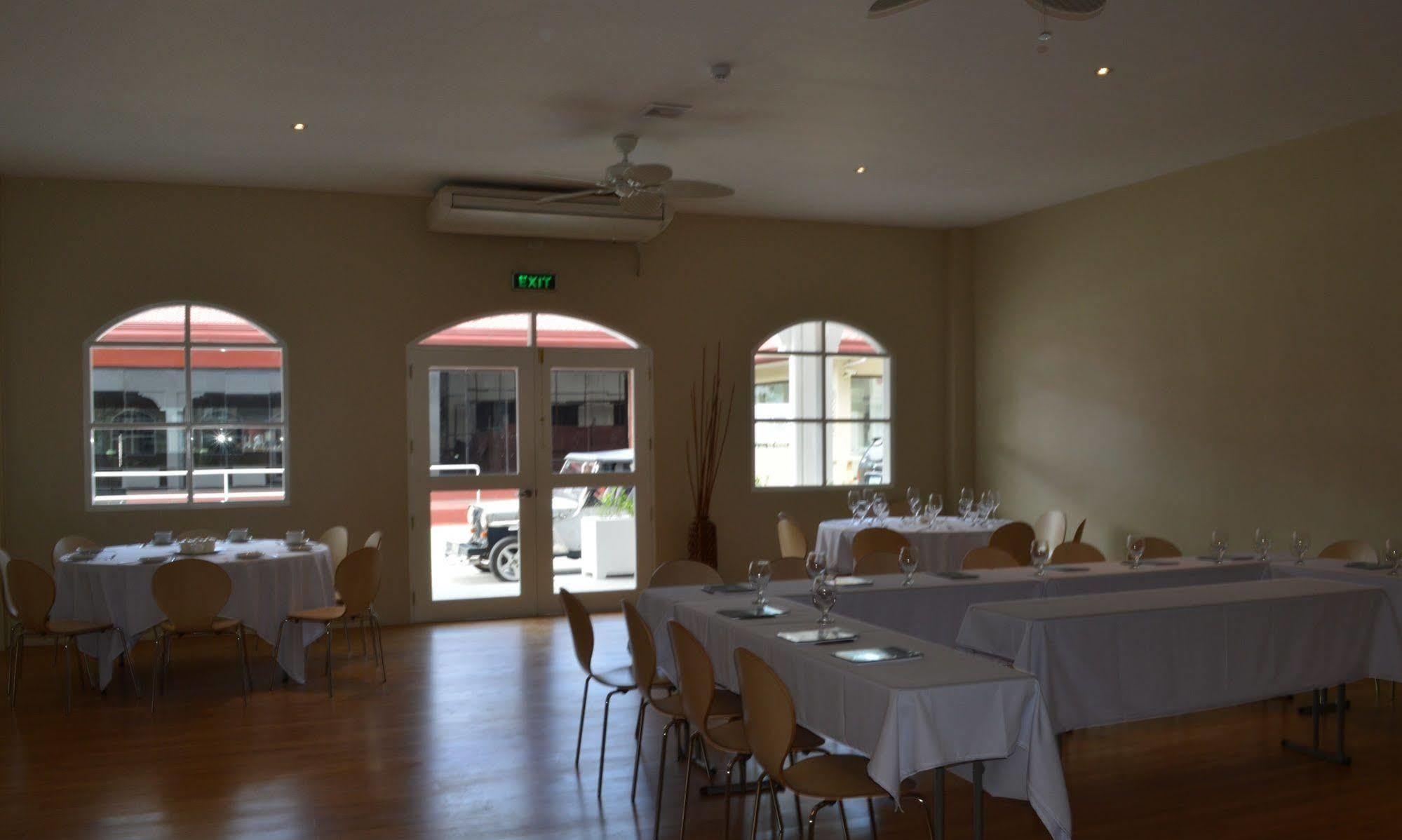 Kingsley'S Hotel And Gastro Pub Mabalacat المظهر الخارجي الصورة