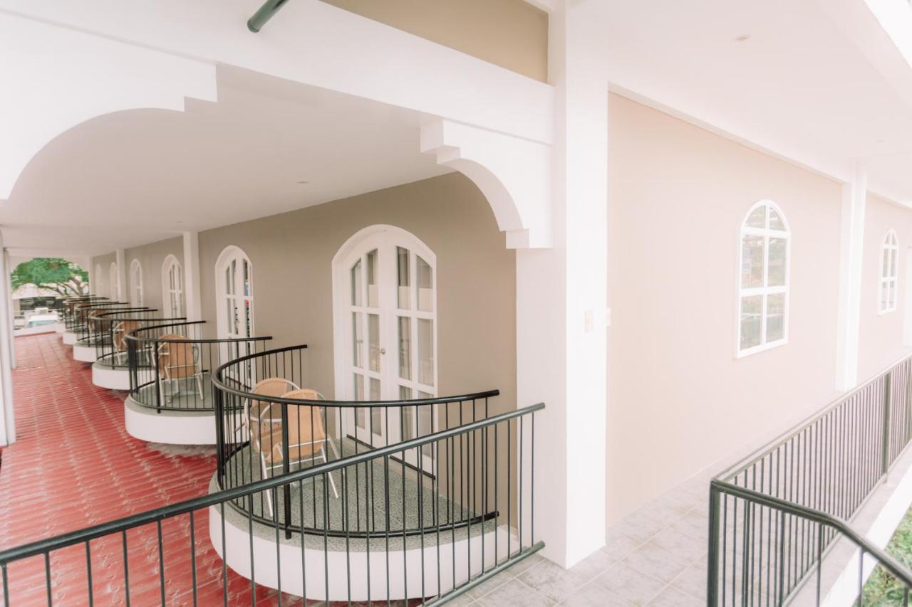 Kingsley'S Hotel And Gastro Pub Mabalacat المظهر الخارجي الصورة