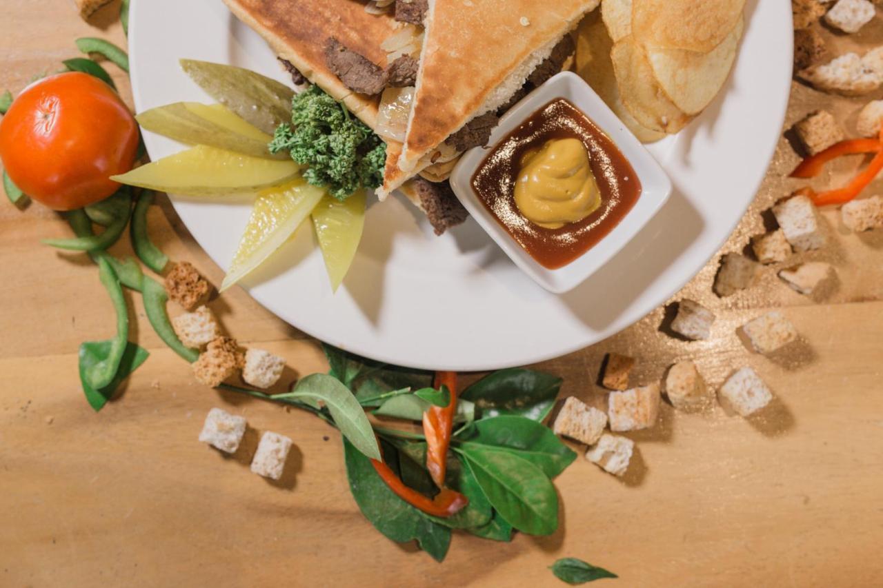 Kingsley'S Hotel And Gastro Pub Mabalacat المظهر الخارجي الصورة