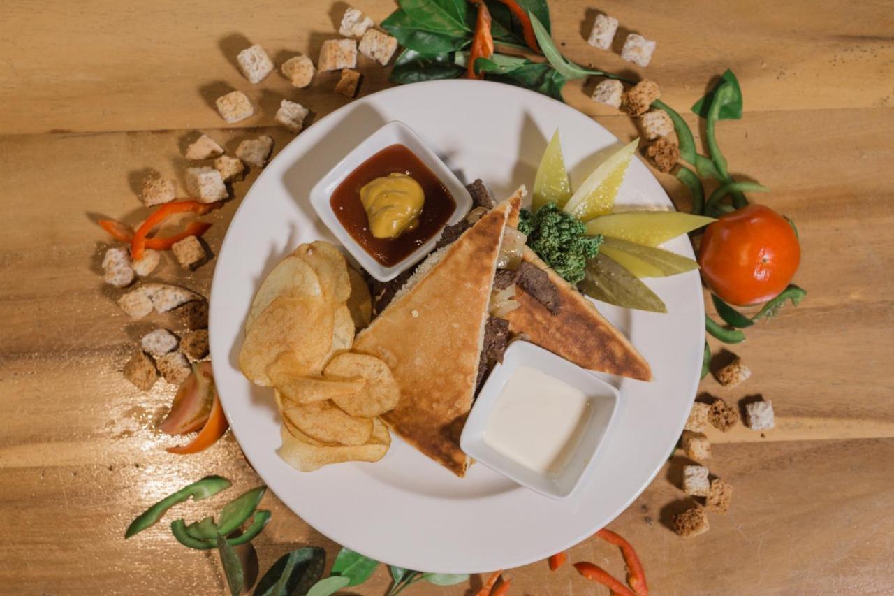 Kingsley'S Hotel And Gastro Pub Mabalacat المظهر الخارجي الصورة